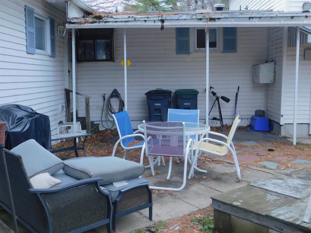 1 Reggie Avenue Hooksett NH 03106-1048
