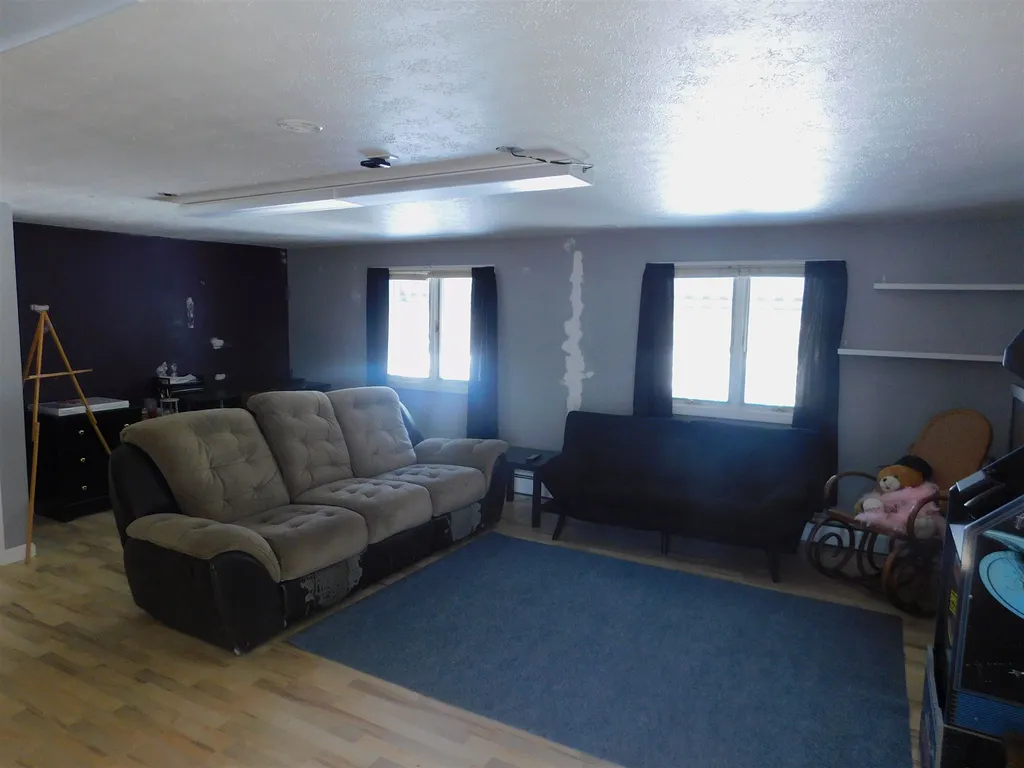 1 Reggie Avenue Hooksett NH 03106-1048