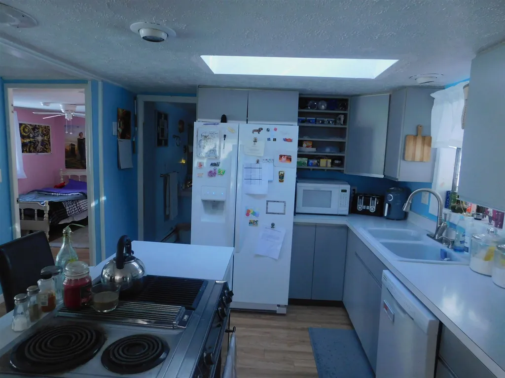 1 Reggie Avenue Hooksett NH 03106-1048