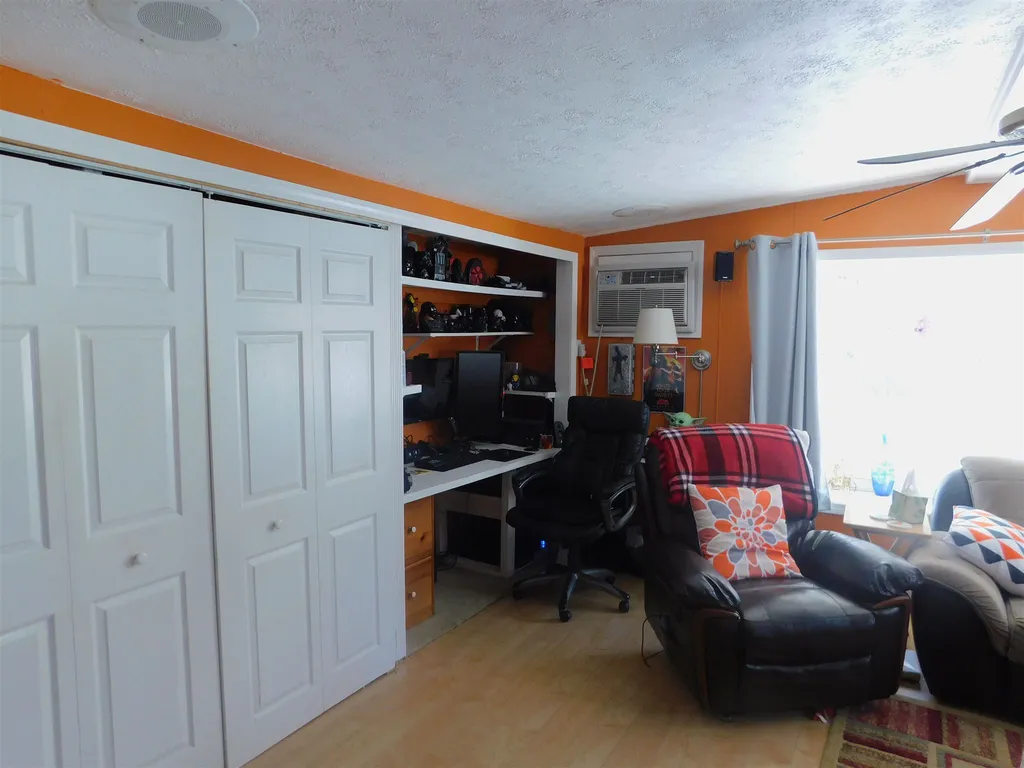 1 Reggie Avenue Hooksett NH 03106-1048