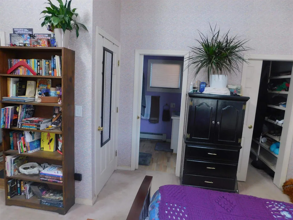 1 Reggie Avenue Hooksett NH 03106-1048