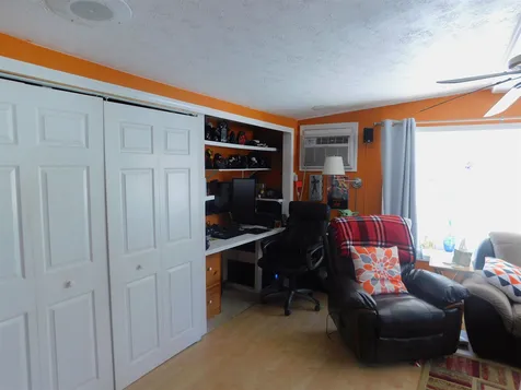 1 Reggie Avenue Hooksett NH 03106-1048