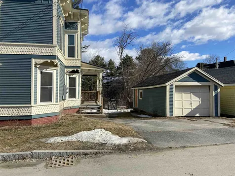186 Mount Pleasant Street St. Johnsbury VT 05819-1136