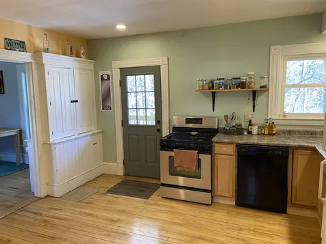 186 Mount Pleasant Street St. Johnsbury VT 05819-1136