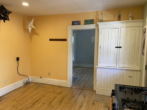 186 Mount Pleasant Street St. Johnsbury VT 05819-1136