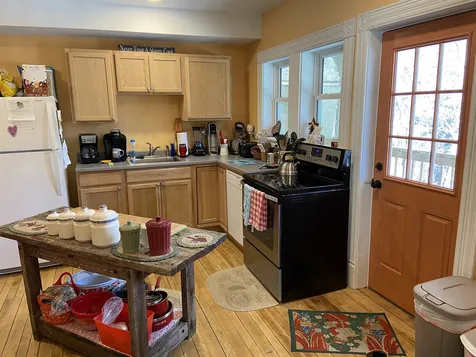 186 Mount Pleasant Street St. Johnsbury VT 05819-1136