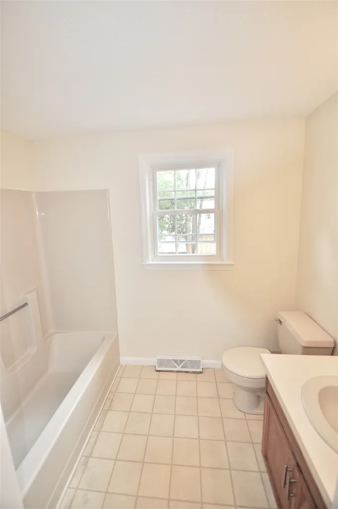 33 Brinton Drive Nashua NH 03064