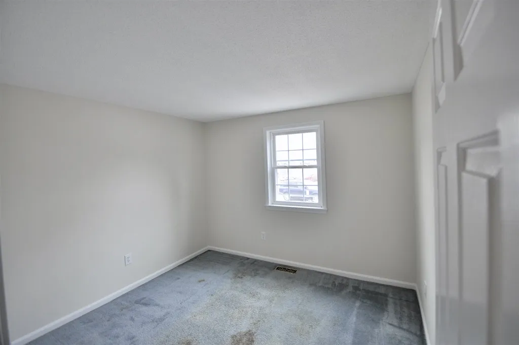 33 Brinton Drive Nashua NH 03064