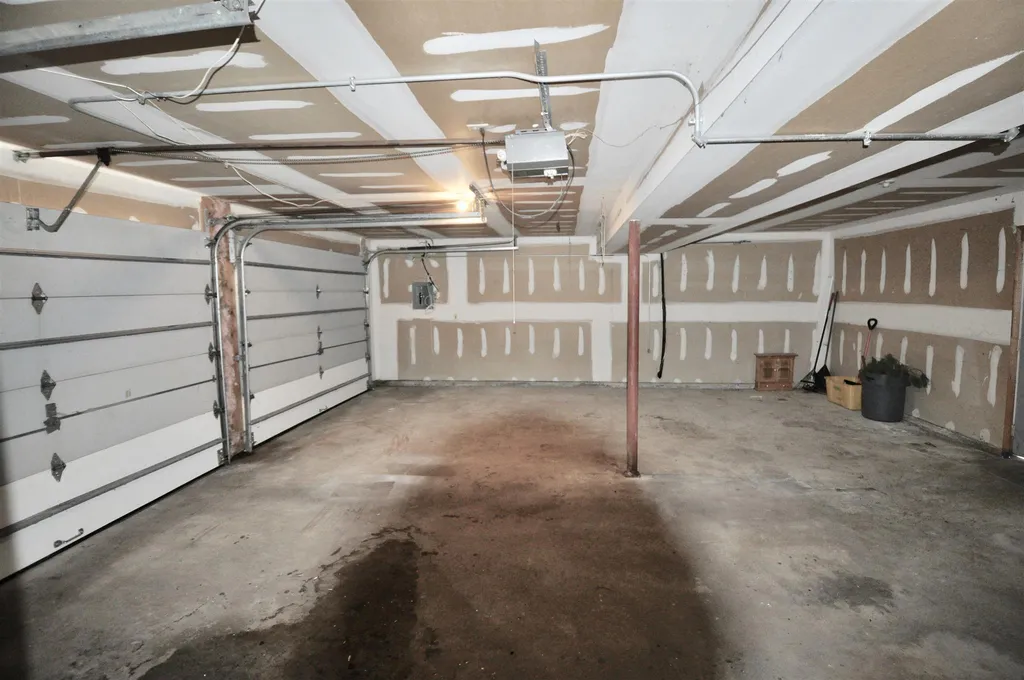 33 Brinton Drive Nashua NH 03064