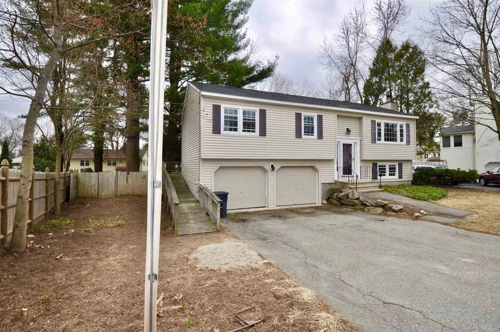 33 Brinton Drive Nashua NH 03064