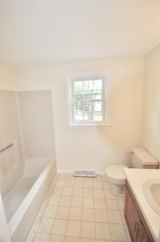33 Brinton Drive Nashua NH 03064