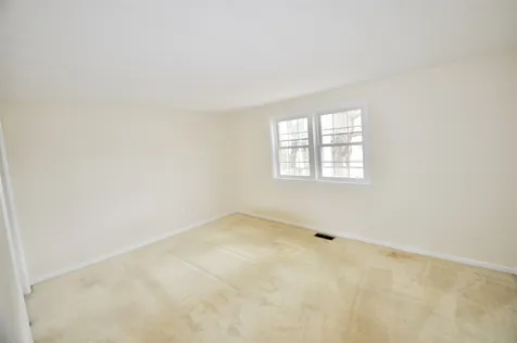 33 Brinton Drive Nashua NH 03064