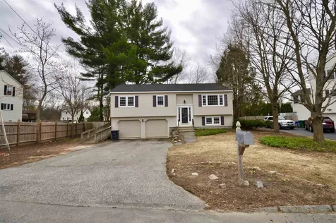 33 Brinton Drive Nashua NH 03064