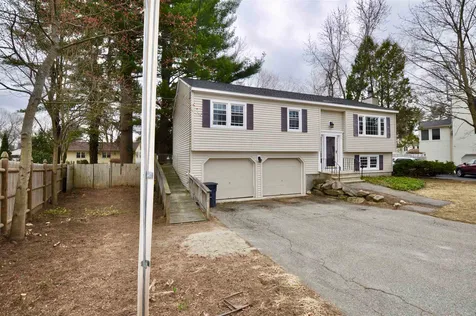 33 Brinton Drive Nashua NH 03064