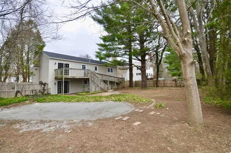 33 Brinton Drive Nashua NH 03064