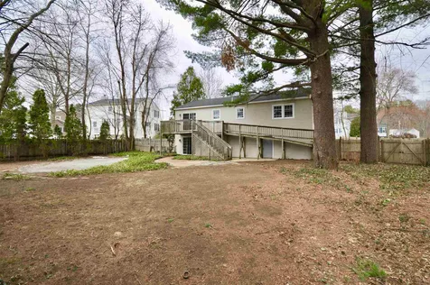 33 Brinton Drive Nashua NH 03064