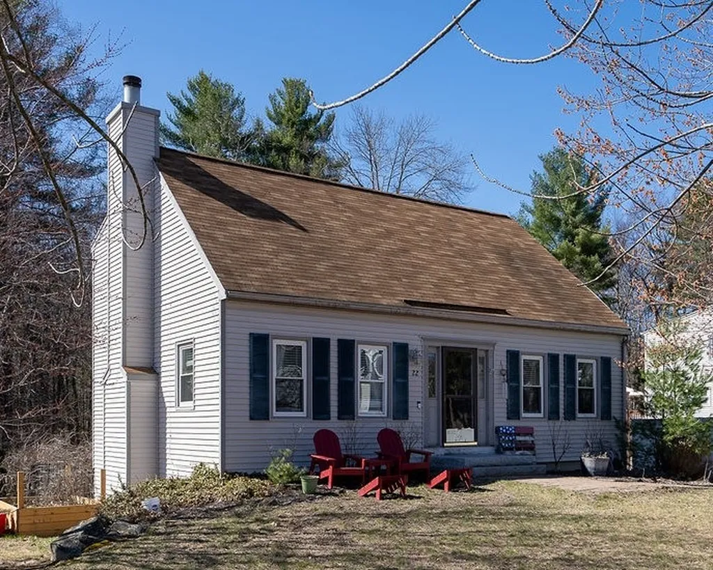 22 Brinton Drive Nashua NH 03064