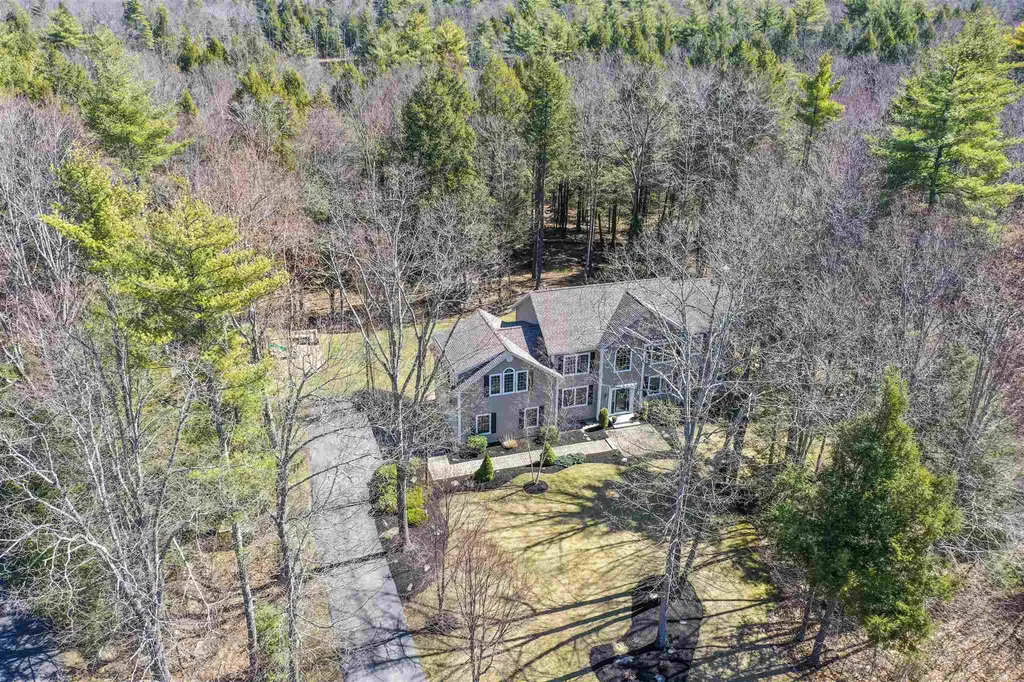 9 Greenleaf Circle Brentwood NH 03833
