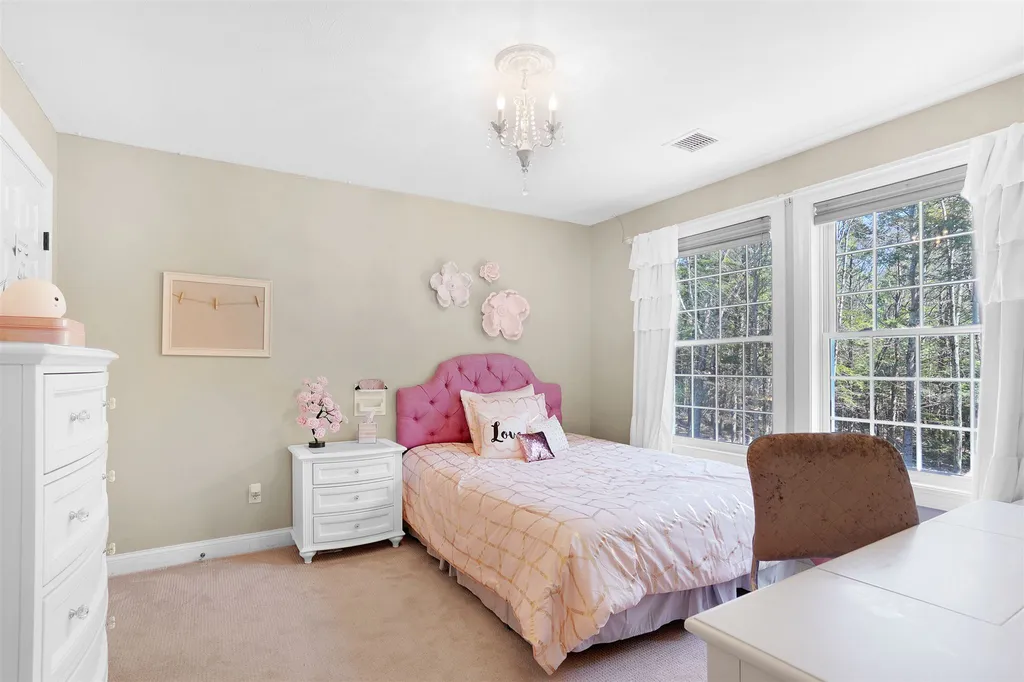 9 Greenleaf Circle Brentwood NH 03833