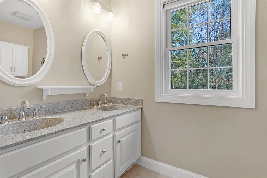 9 Greenleaf Circle Brentwood NH 03833
