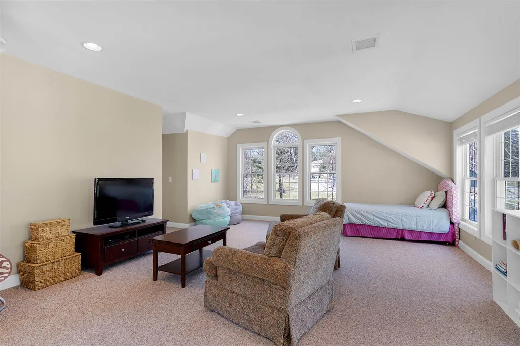 9 Greenleaf Circle Brentwood NH 03833