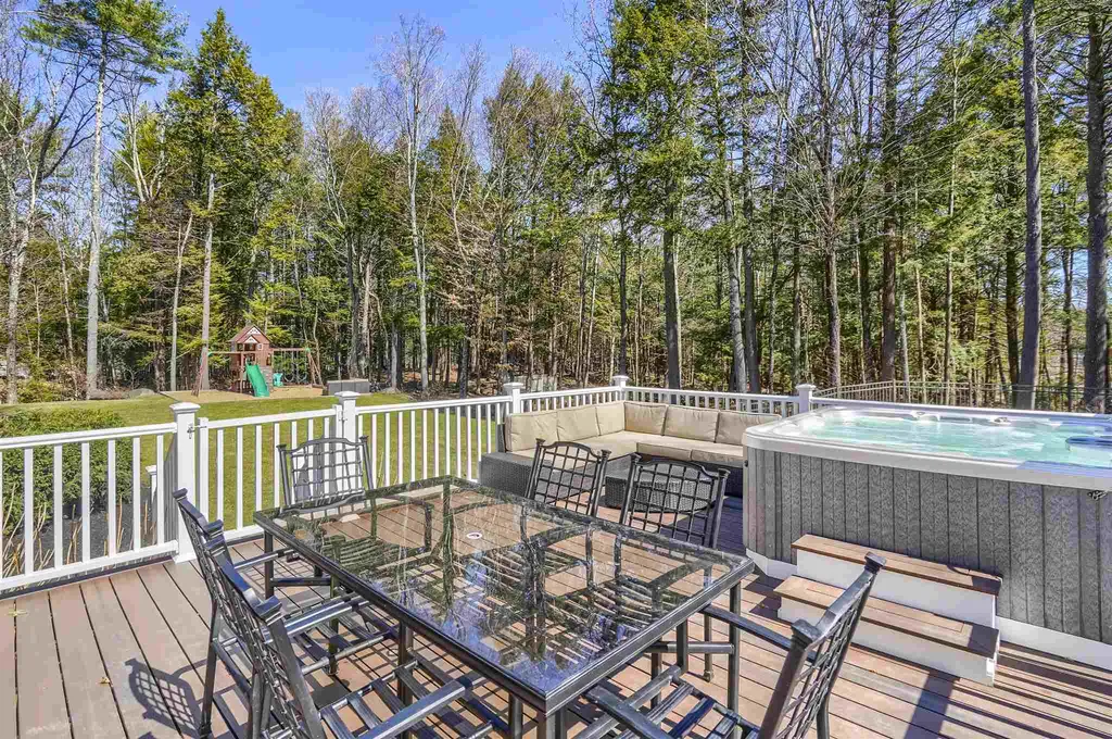 9 Greenleaf Circle Brentwood NH 03833