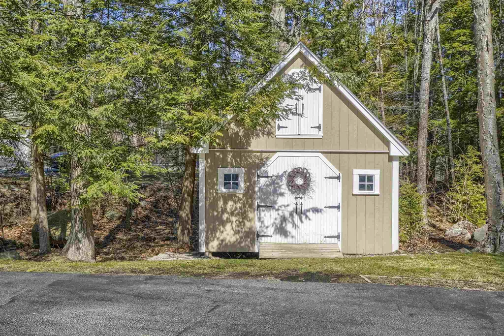9 Greenleaf Circle Brentwood NH 03833