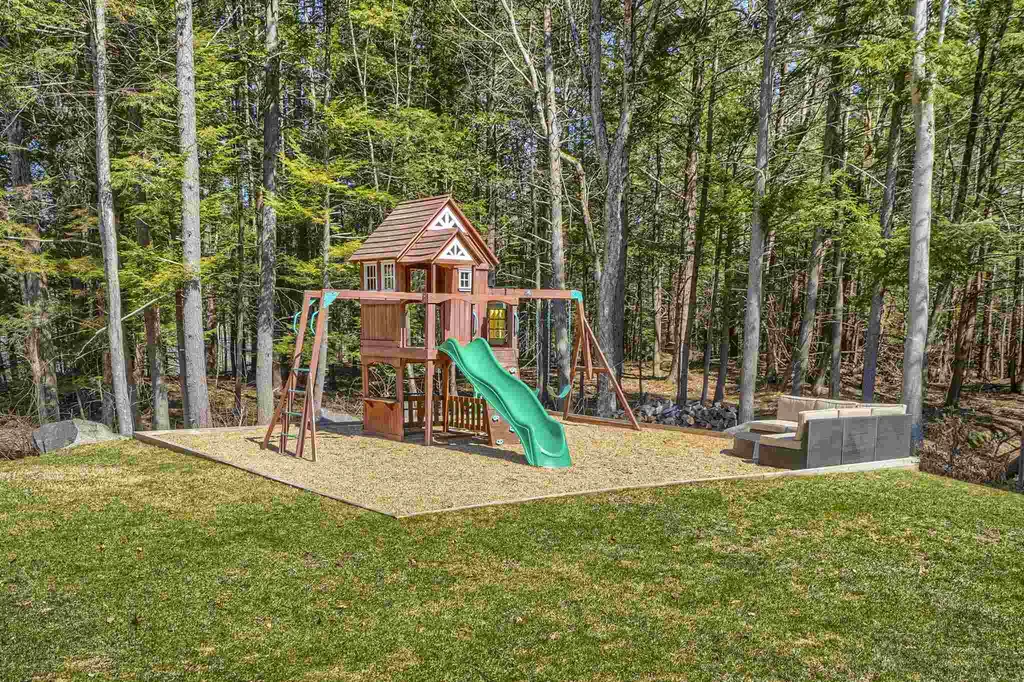9 Greenleaf Circle Brentwood NH 03833