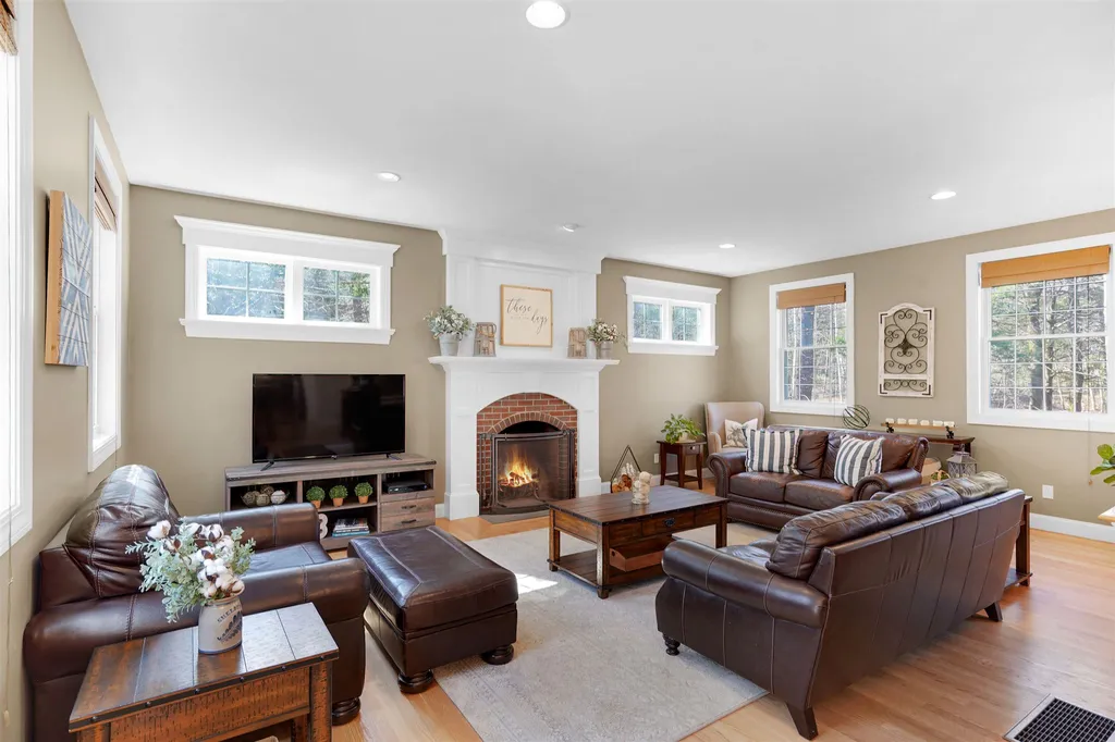 9 Greenleaf Circle Brentwood NH 03833