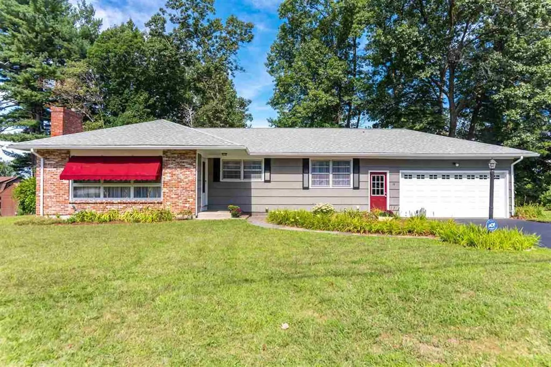 19 Cedar Street Hudson NH 03051