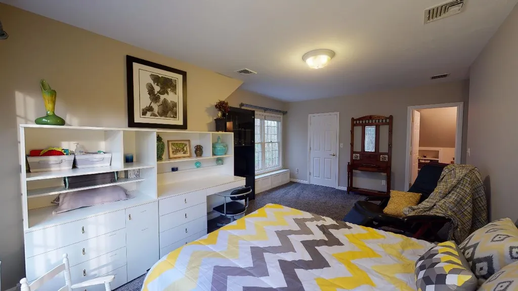 10 Lancaster Lane Bedford NH 03110