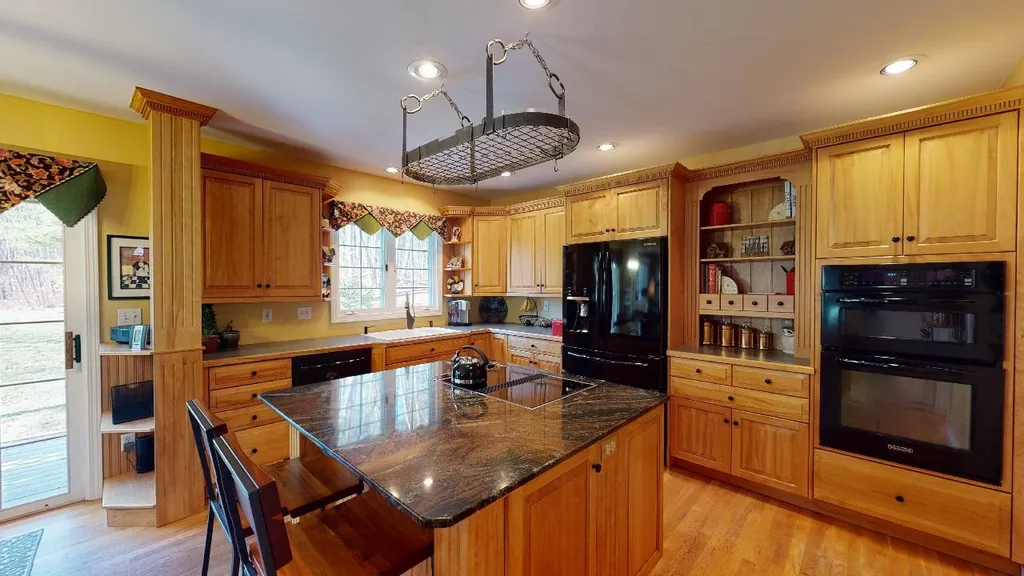 10 Lancaster Lane Bedford NH 03110