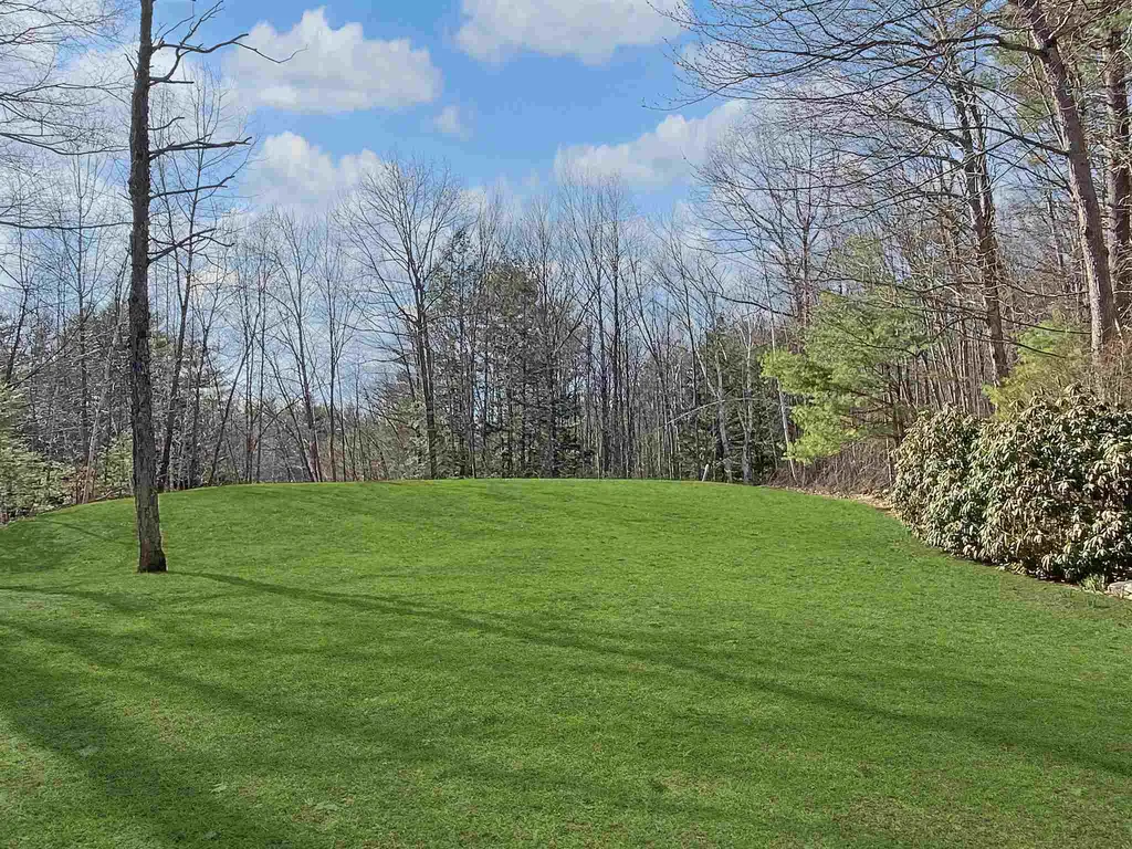 10 Lancaster Lane Bedford NH 03110