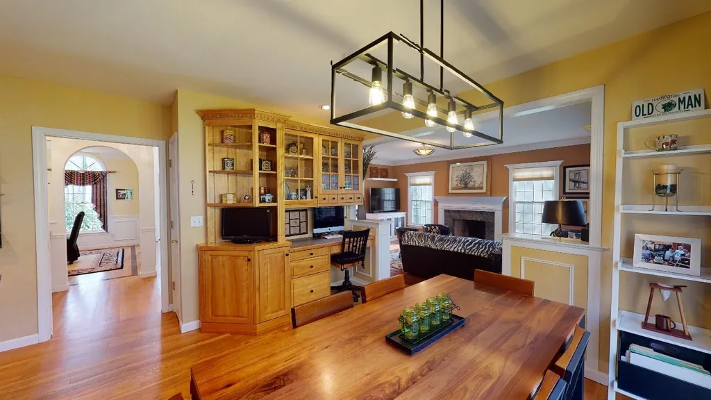 10 Lancaster Lane Bedford NH 03110