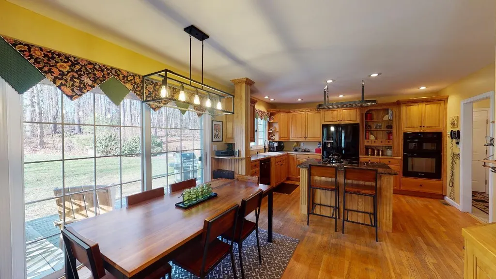 10 Lancaster Lane Bedford NH 03110