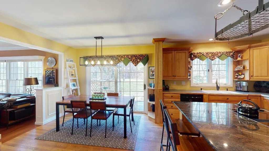 10 Lancaster Lane Bedford NH 03110