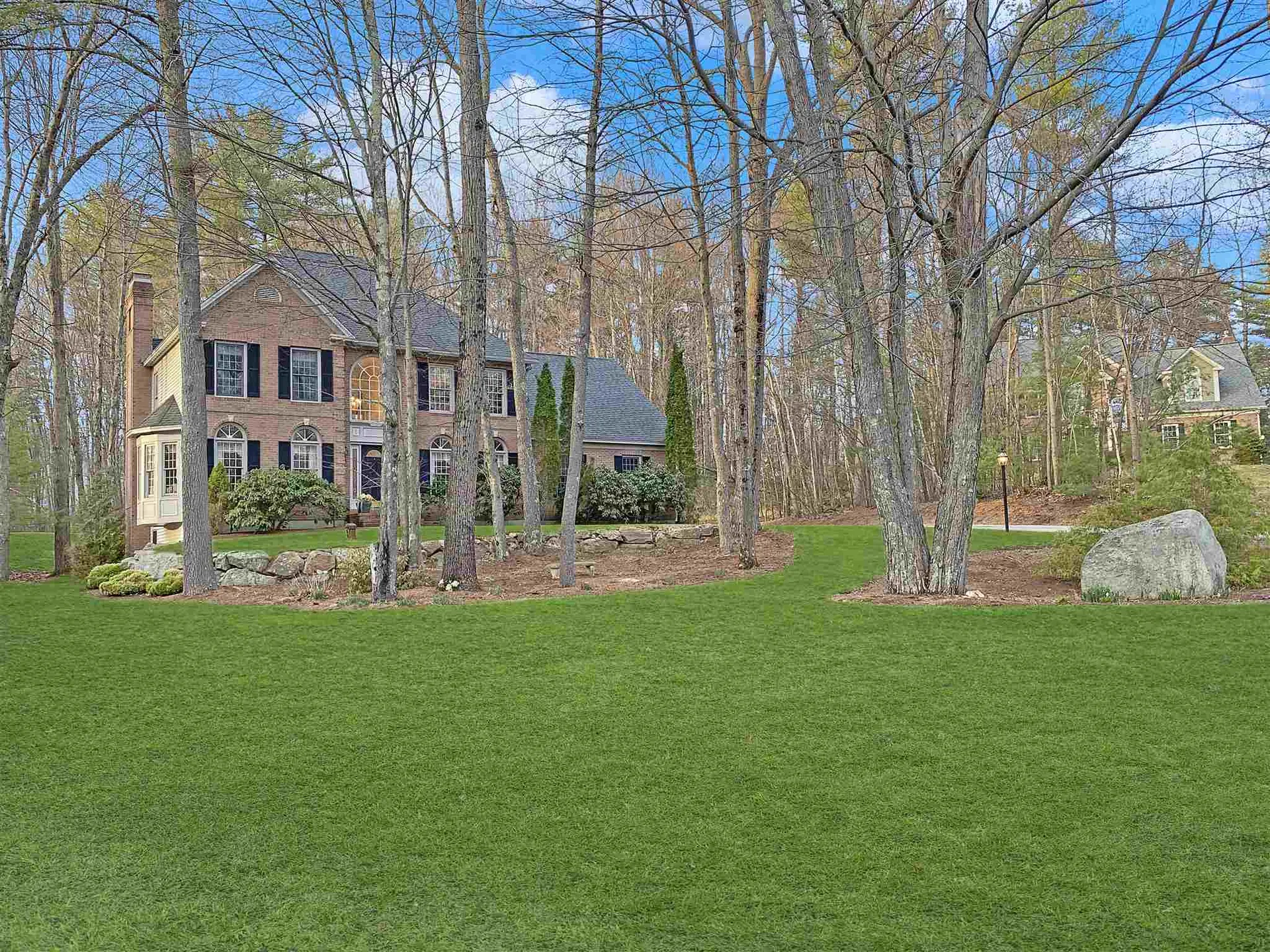 10 Lancaster Lane Bedford NH 03110