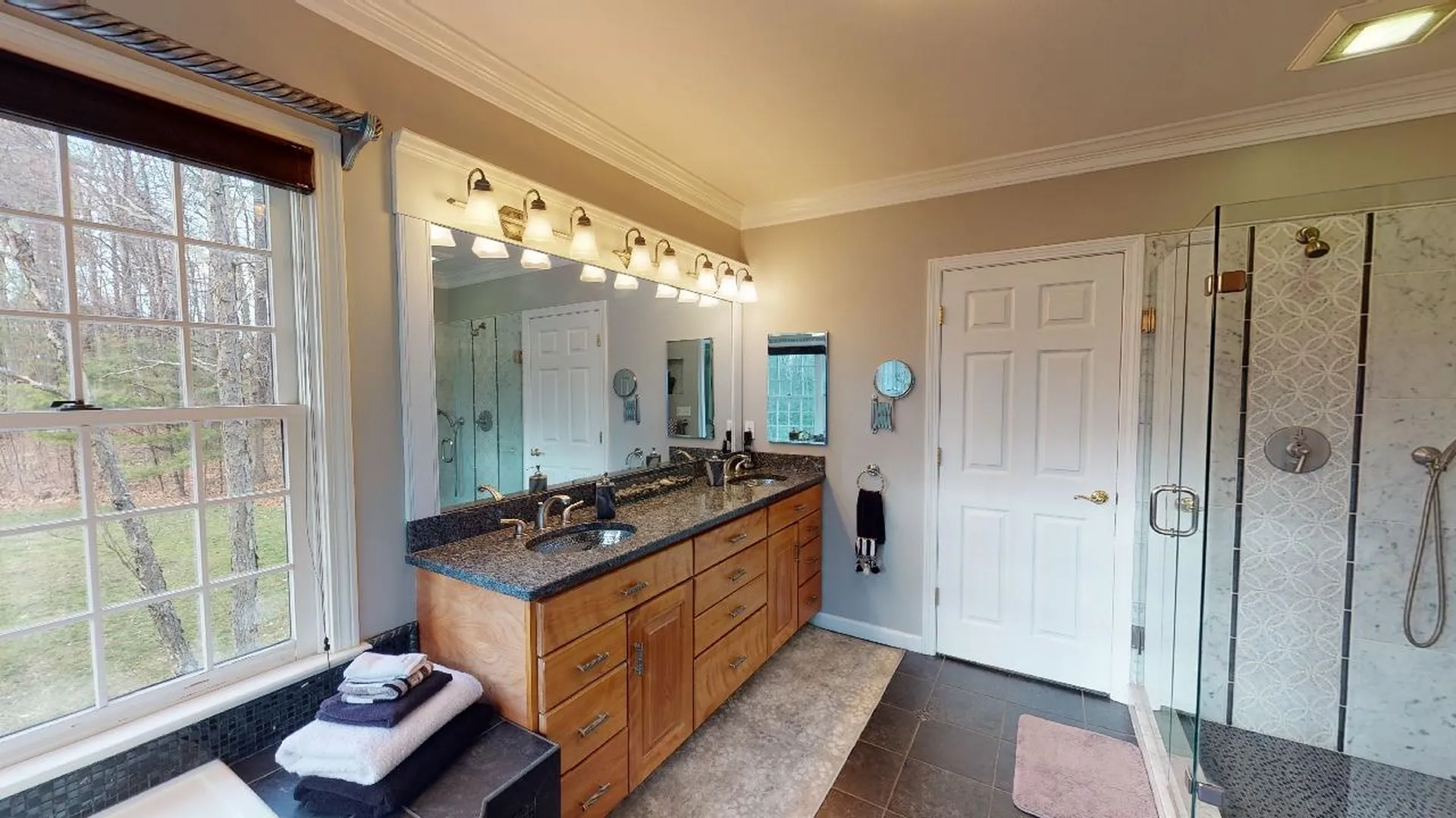 10 Lancaster Lane Bedford NH 03110