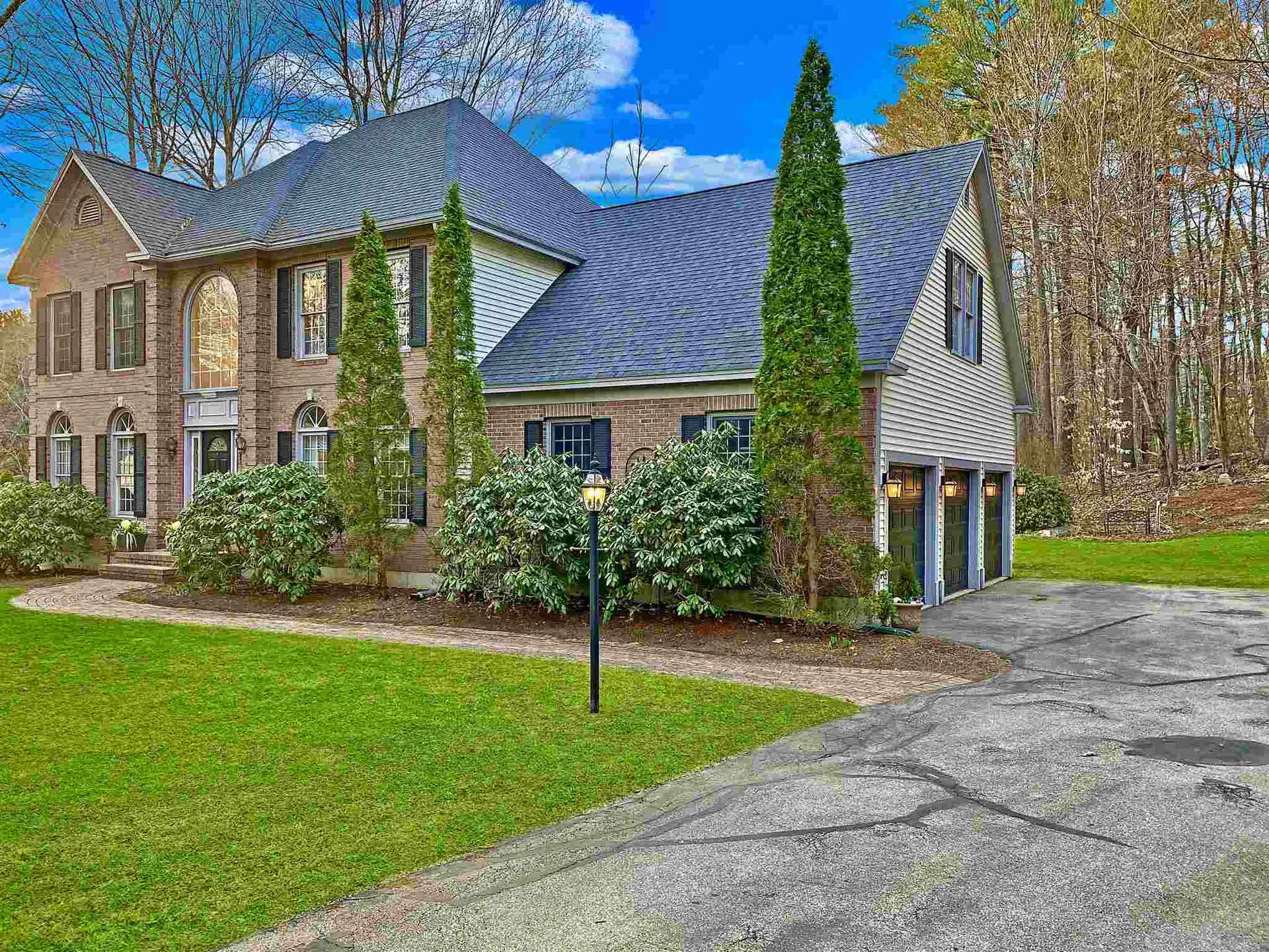 10 Lancaster Lane Bedford NH 03110