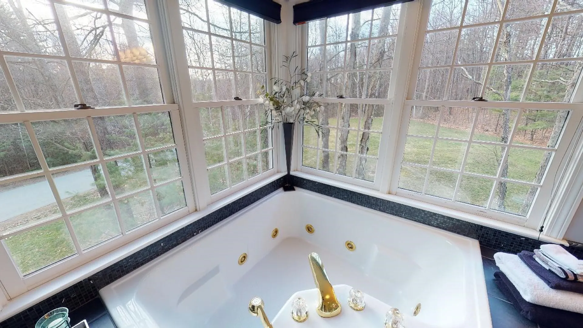 10 Lancaster Lane Bedford NH 03110