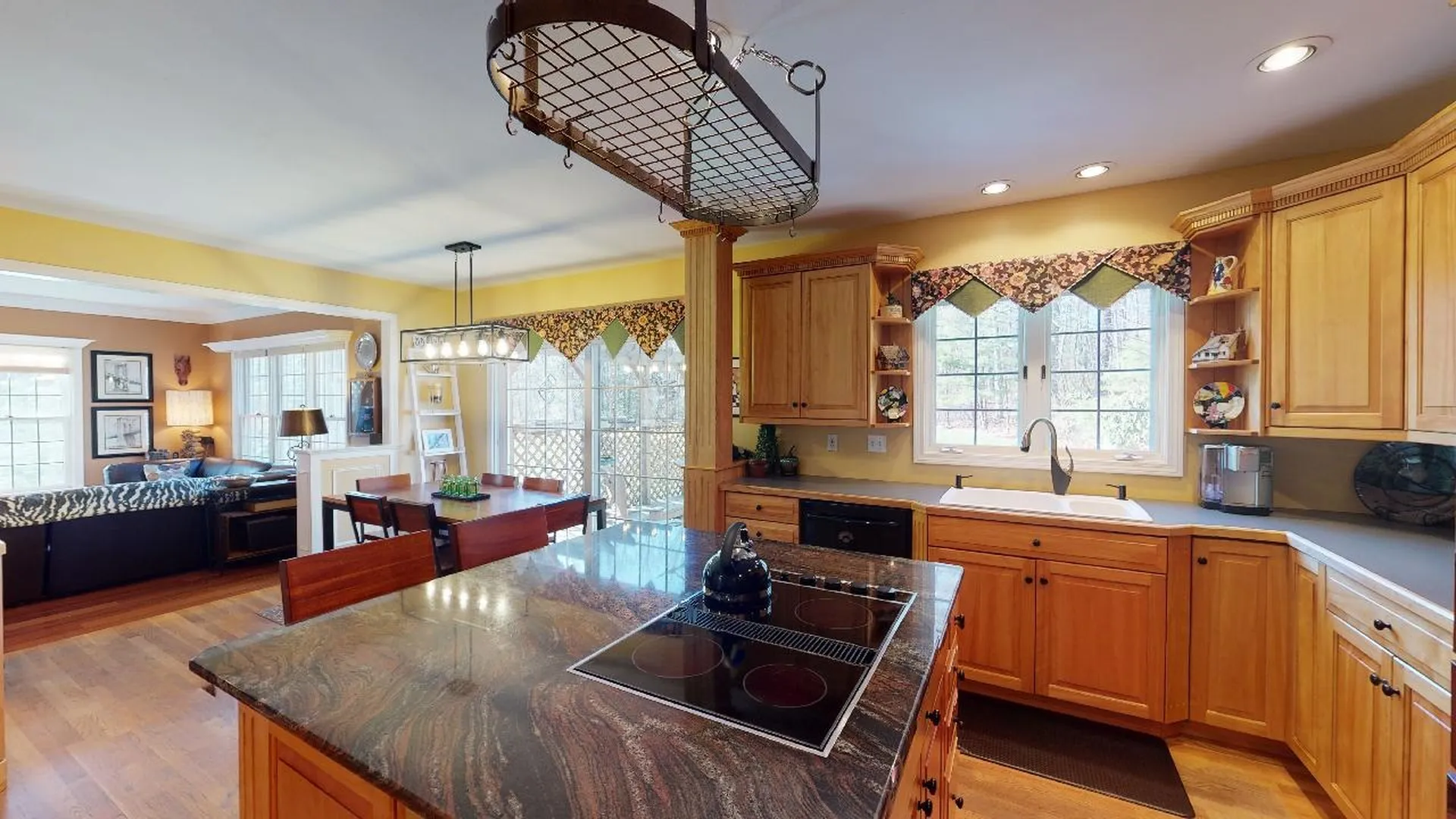 10 Lancaster Lane Bedford NH 03110