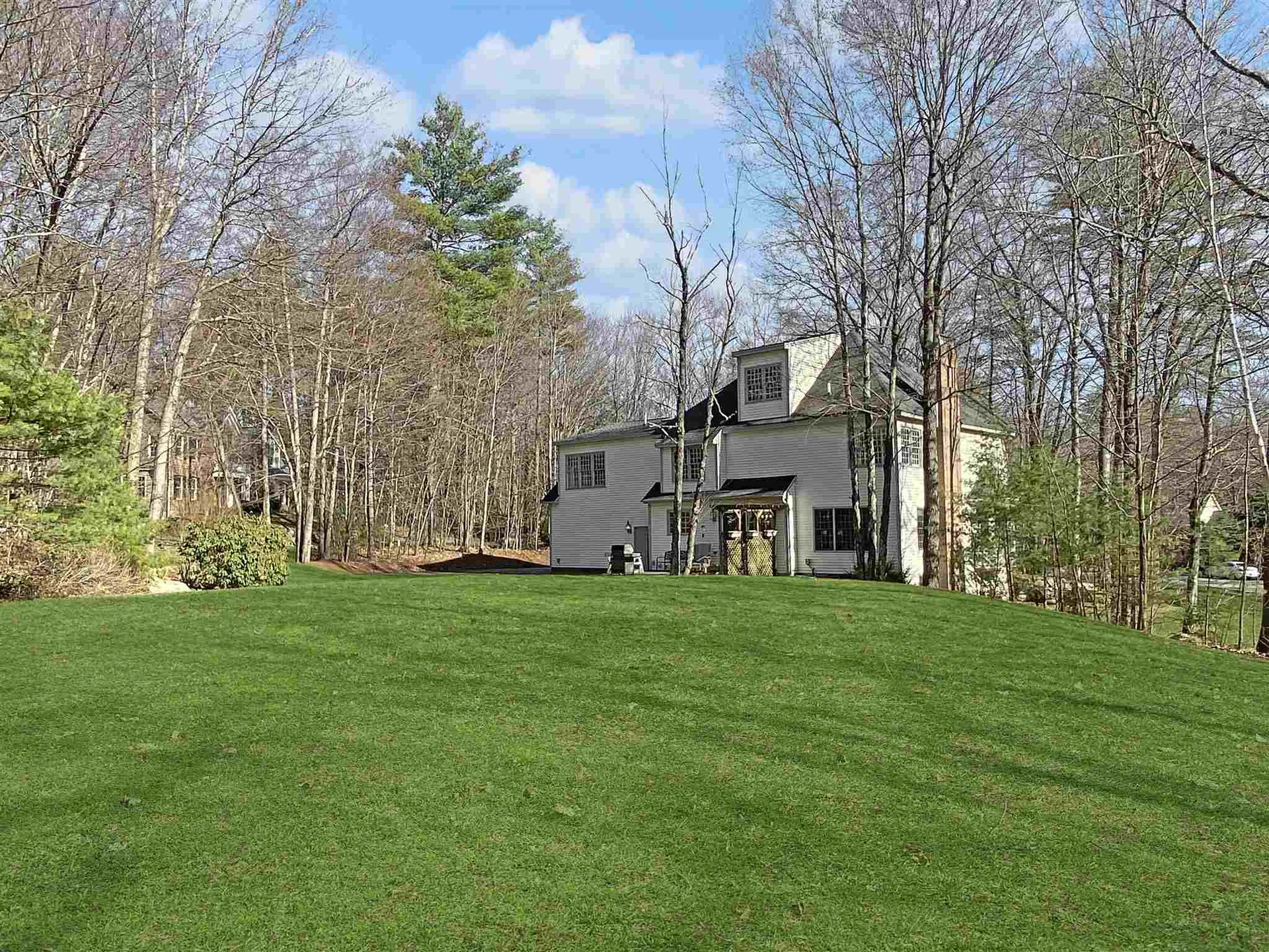 10 Lancaster Lane Bedford NH 03110