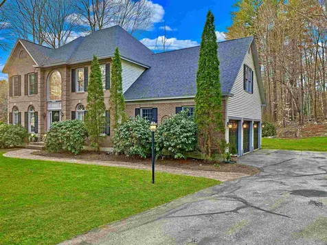 10 Lancaster Lane Bedford NH 03110
