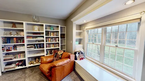 10 Lancaster Lane Bedford NH 03110