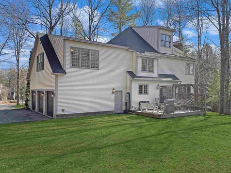 10 Lancaster Lane Bedford NH 03110
