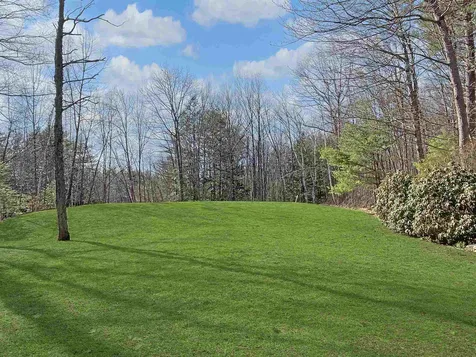 10 Lancaster Lane Bedford NH 03110