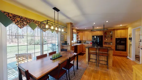 10 Lancaster Lane Bedford NH 03110