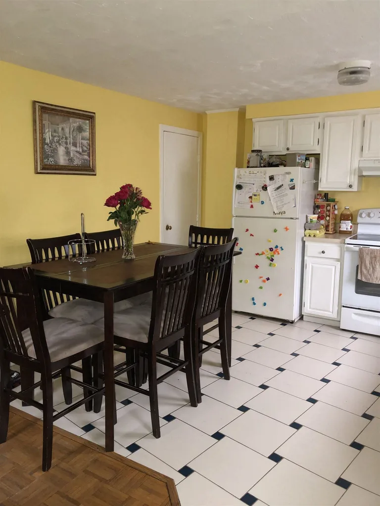 196 Elmwood Avenue Manchester NH 03103