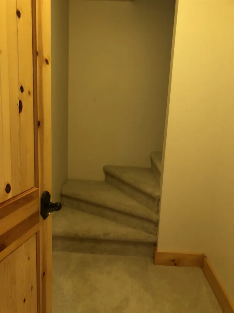 33 Vacation Lodges Road Londonderry VT 05148