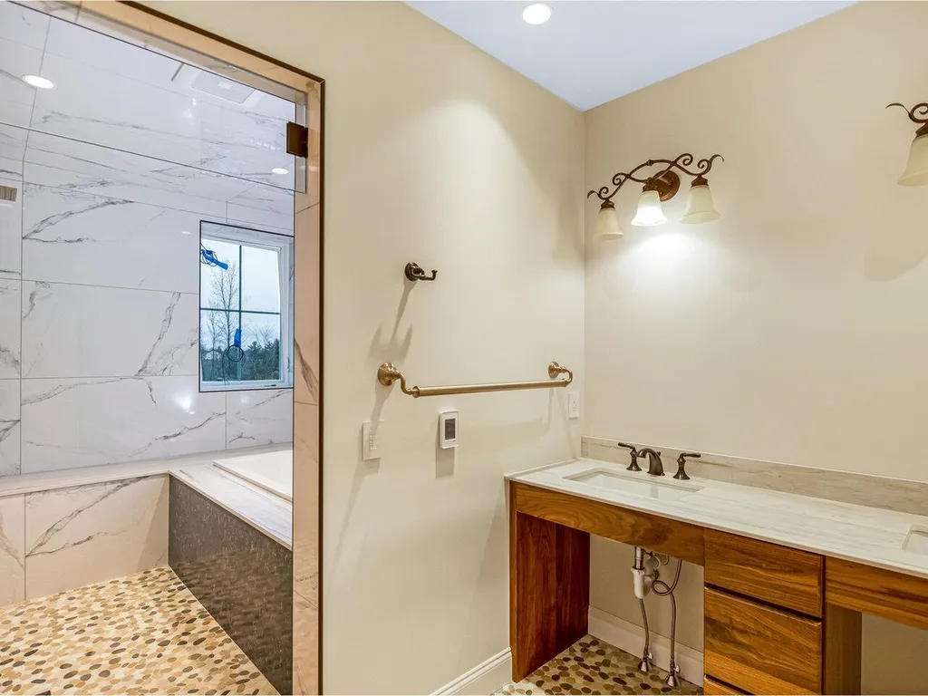 225 Midland Avenue South Burlington VT 05403-7118